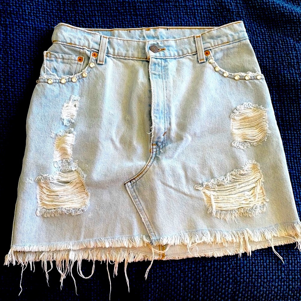 Levi’s Distressed Denim Mini Skirt Raw Hem Pearl Detail | Women’s US 6